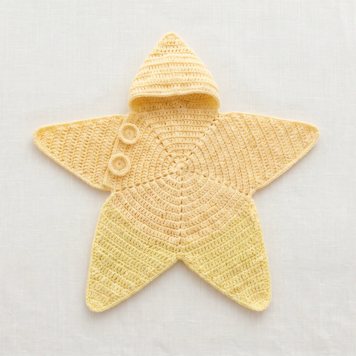 Pyjama Étoilé en crochet jaune avec capuche et boutons